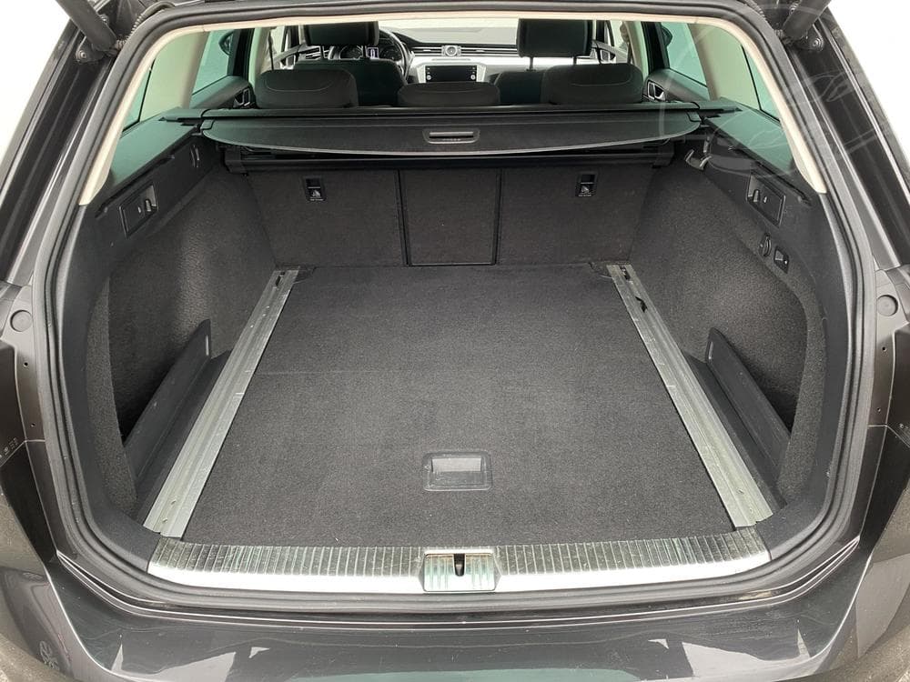 2018 Volkswagen PASSAT - 19