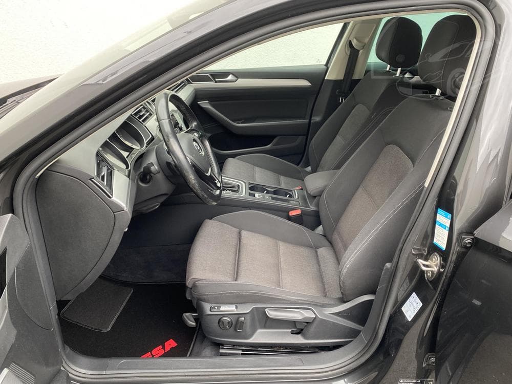 2018 Volkswagen PASSAT - 25