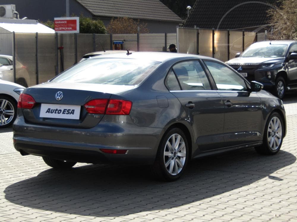 2011 Volkswagen JETTA - 4