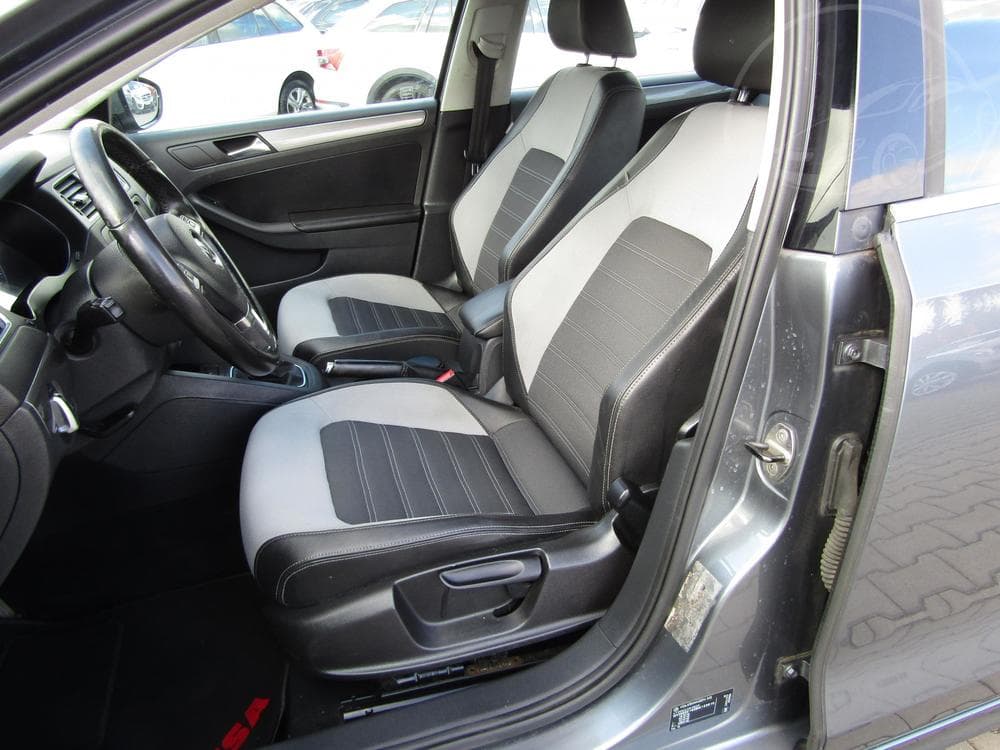 2011 Volkswagen JETTA - 9
