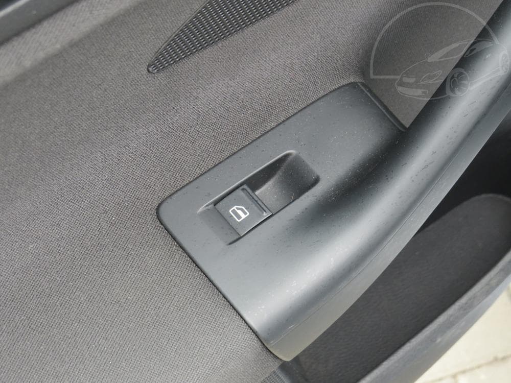 2011 Volkswagen GOLF - 13