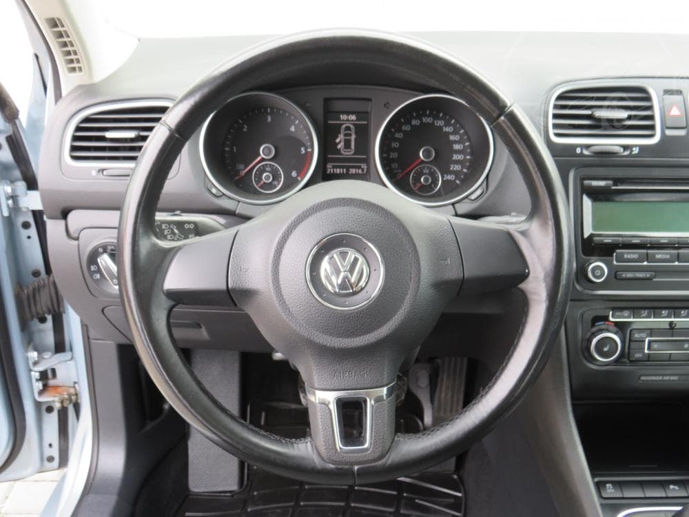2011 Volkswagen GOLF - 17