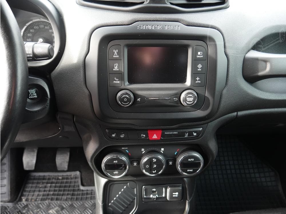 2016 Jeep RENEGADE - 31