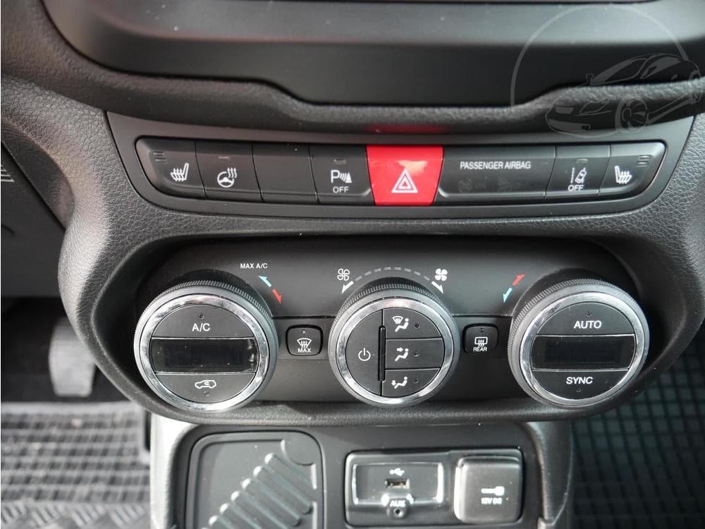 2016 Jeep RENEGADE - 43
