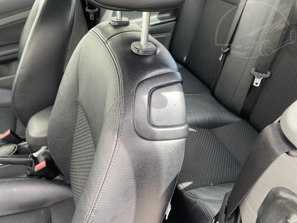 2009 Ford FOCUS - 11
