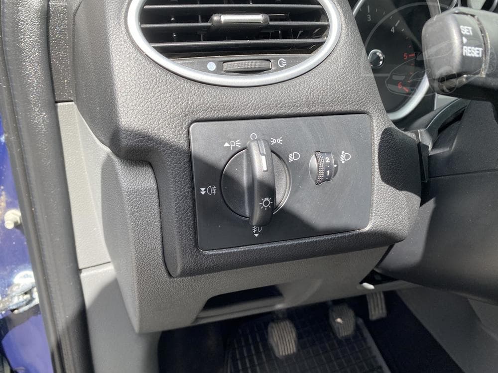 2009 Ford FOCUS - 16