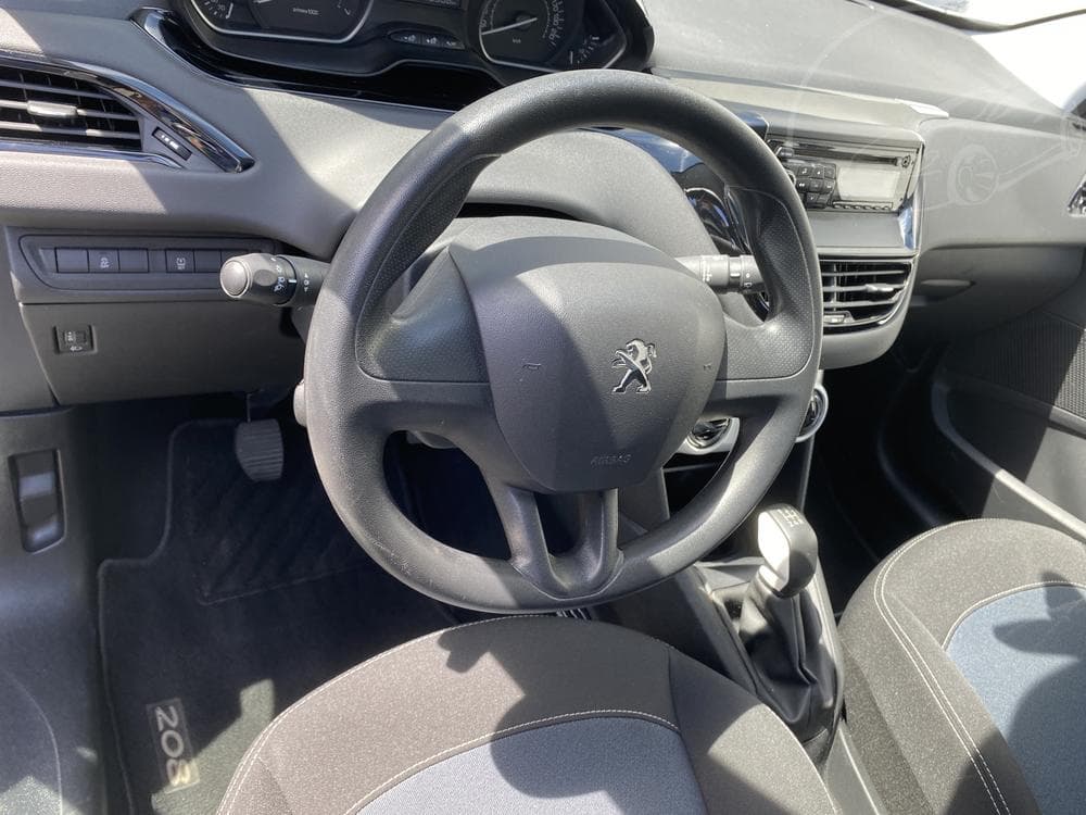 2016 Peugeot 208 - 12