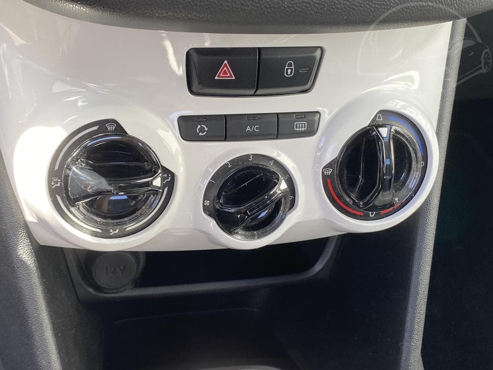 2016 Peugeot 208 - 14