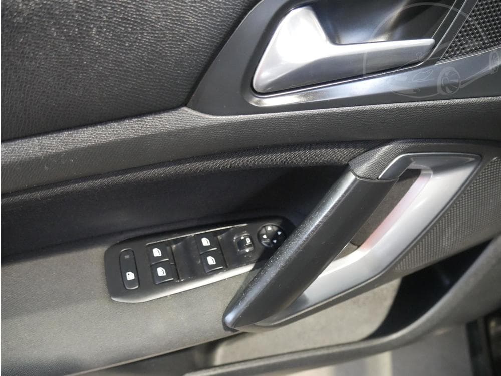 2016 Peugeot 308 - 11