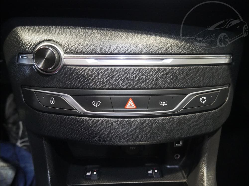 2016 Peugeot 308 - 16