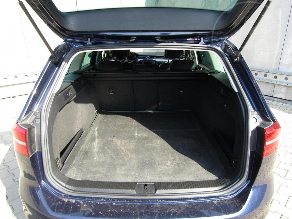 2015 Volkswagen PASSAT - 31