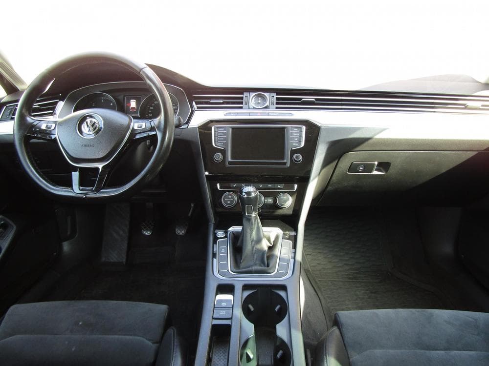 2015 Volkswagen PASSAT - 36