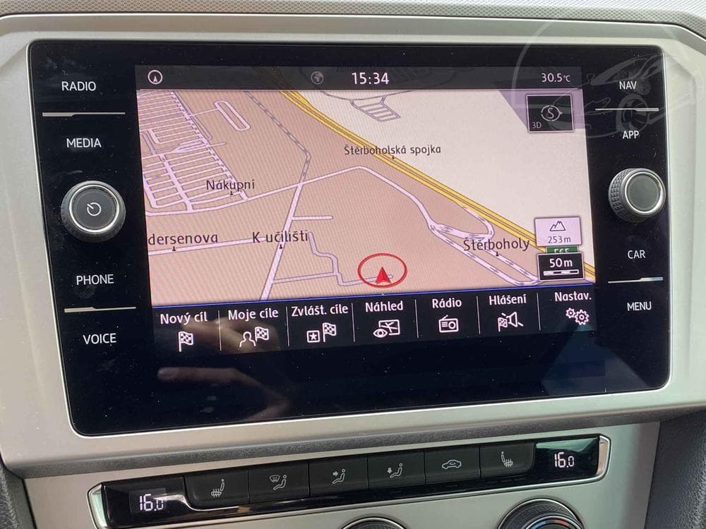 2018 Volkswagen PASSAT - 16