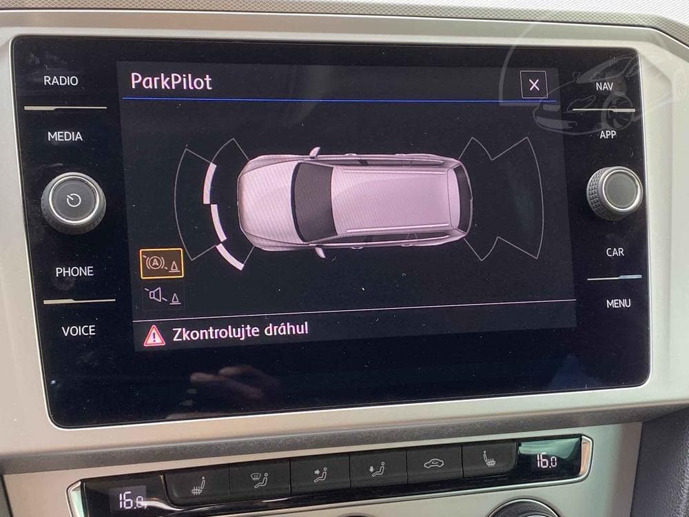 2018 Volkswagen PASSAT - 17