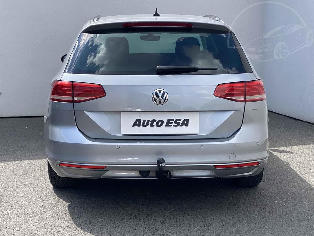 2018 Volkswagen PASSAT - 5
