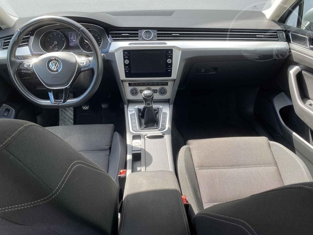 2018 Volkswagen PASSAT - 8