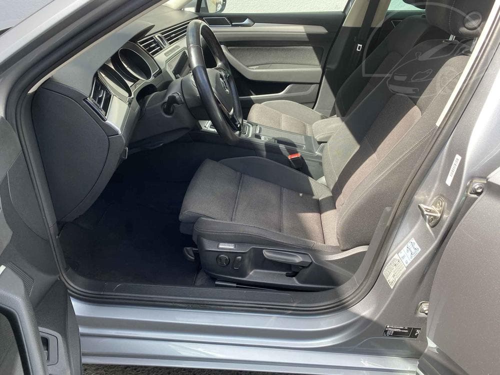 2018 Volkswagen PASSAT - 9