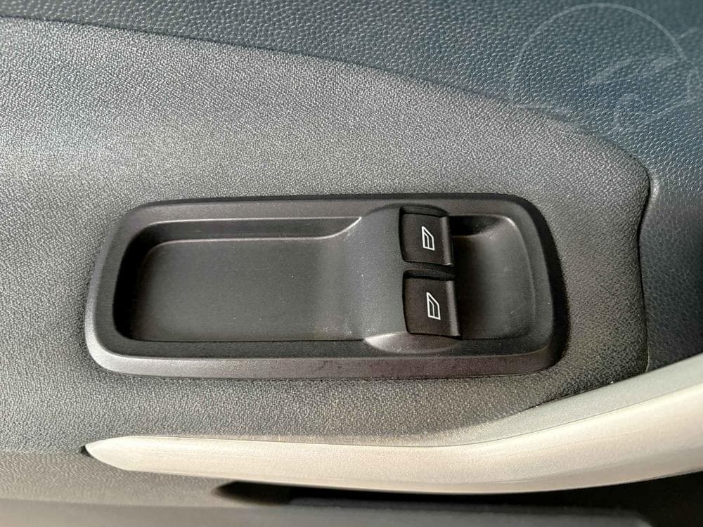 2012 Ford FIESTA - 12