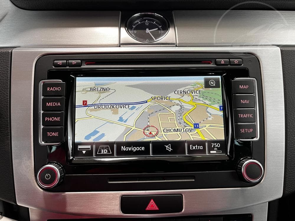 2013 Volkswagen Passat - 11