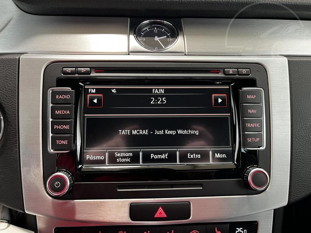 2013 Volkswagen Passat - 13