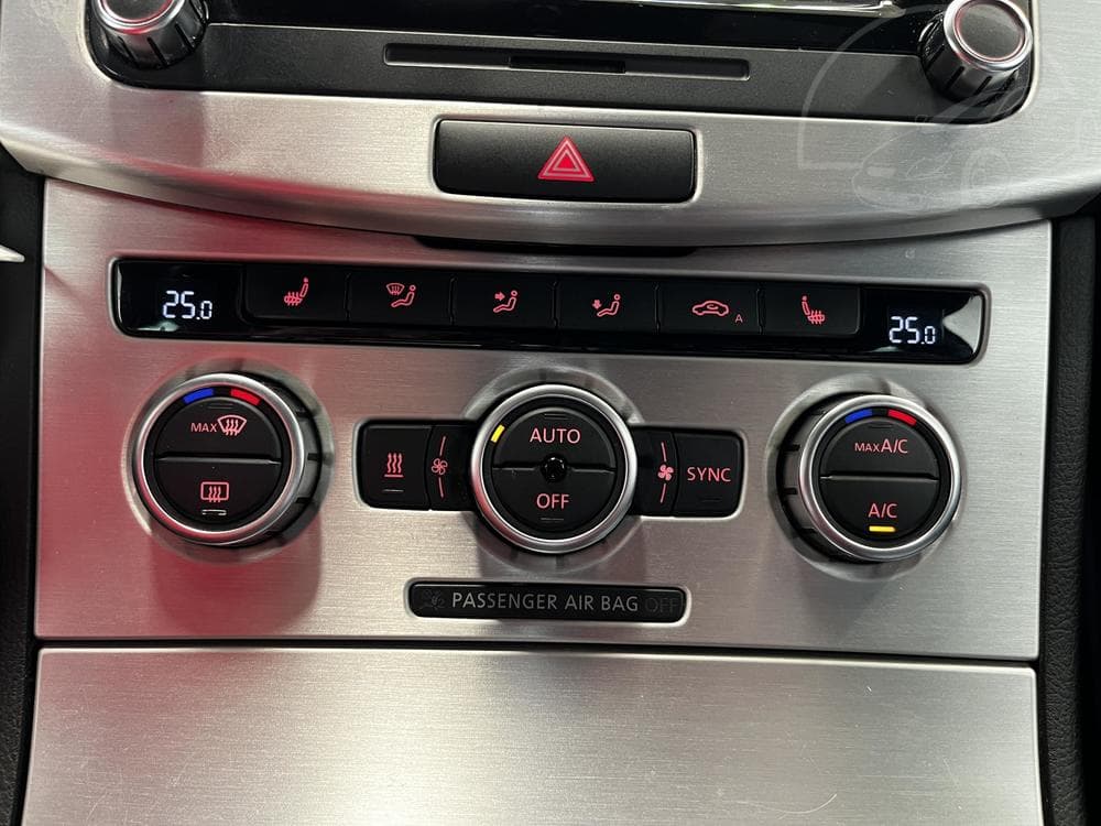 2013 Volkswagen Passat - 15