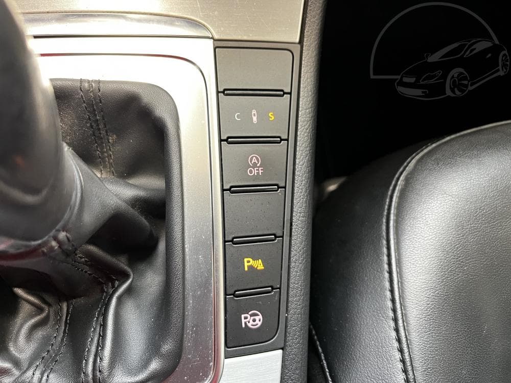 2013 Volkswagen Passat - 18