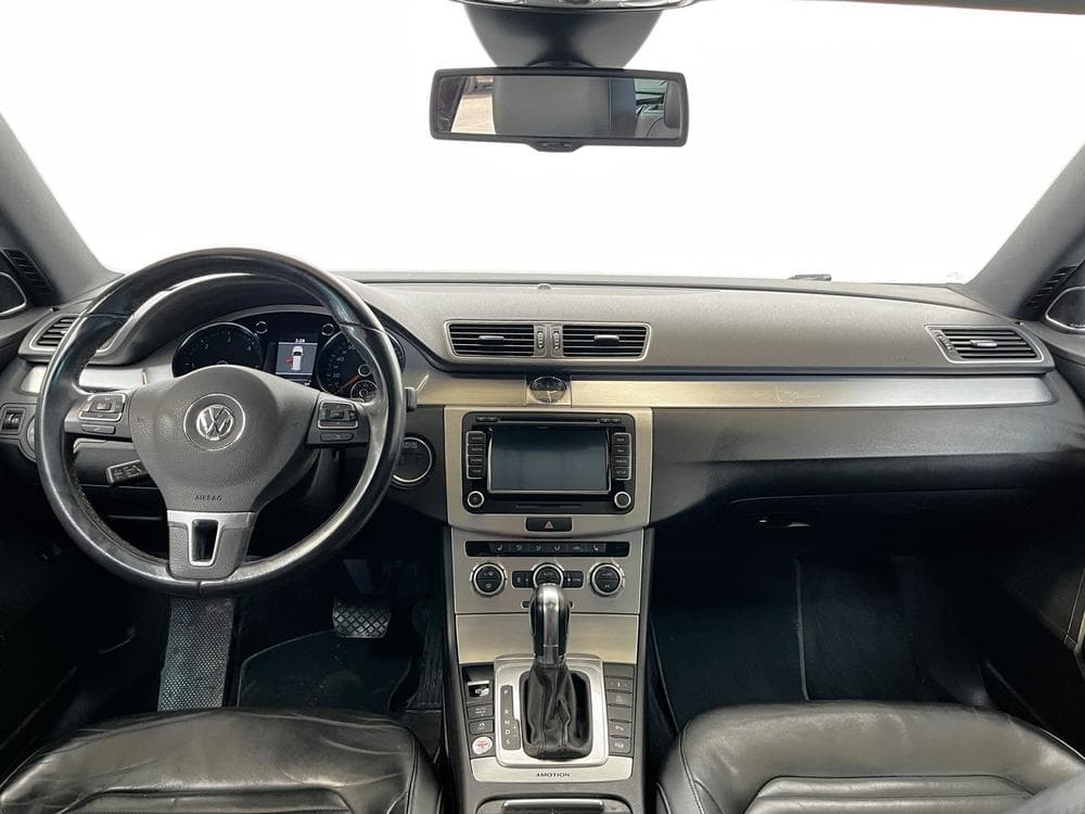 2013 Volkswagen Passat - 8