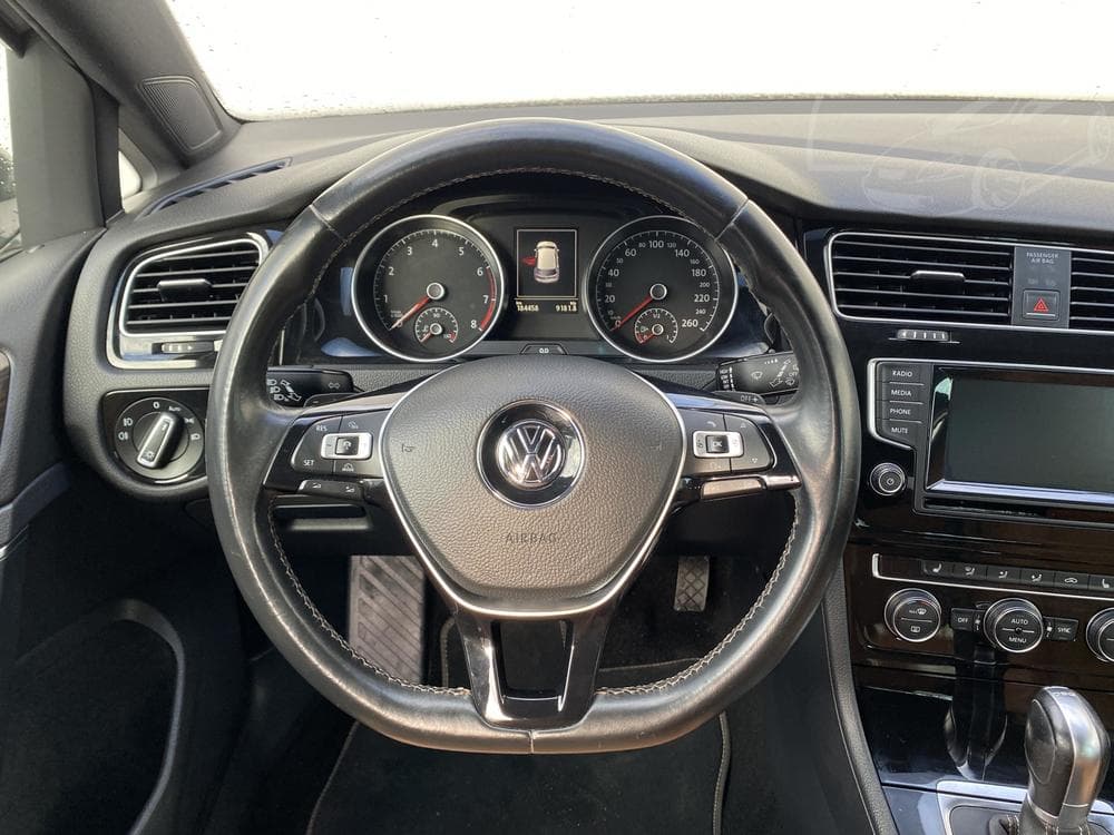 2015 Volkswagen Golf - 11