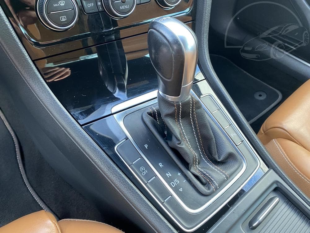 2015 Volkswagen Golf - 16