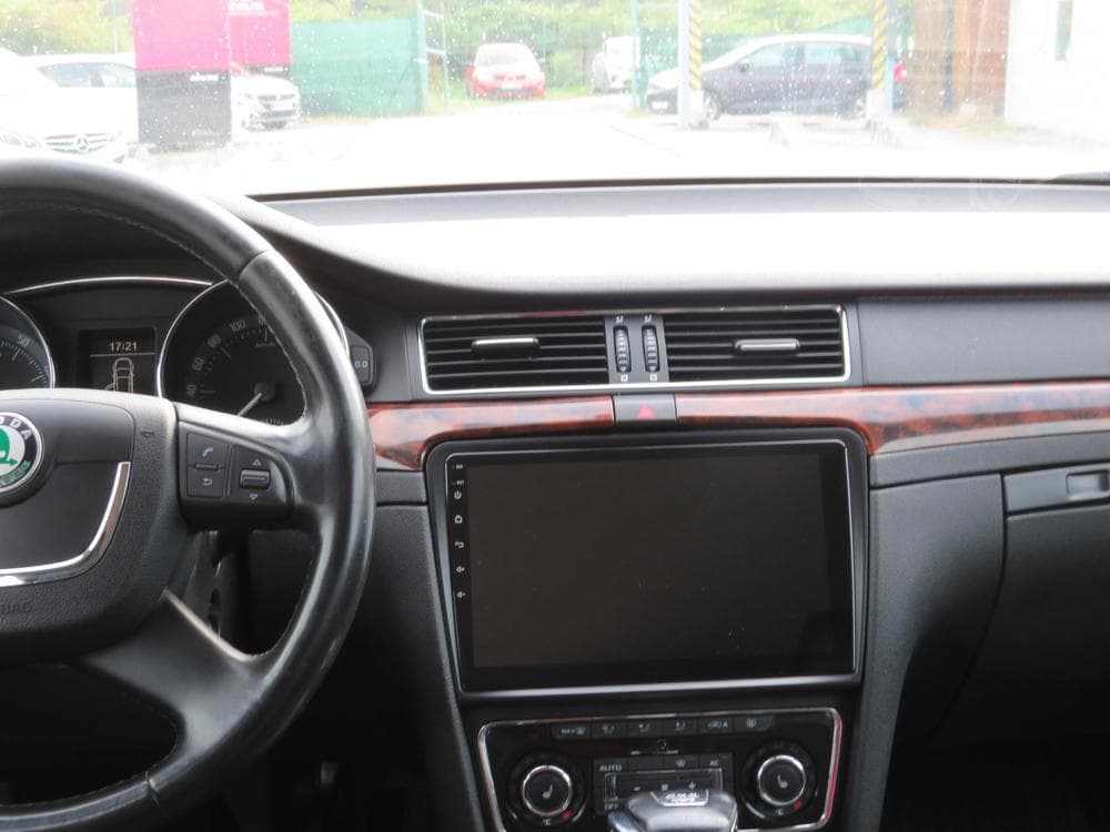 2011 Škoda SUPERB - 8