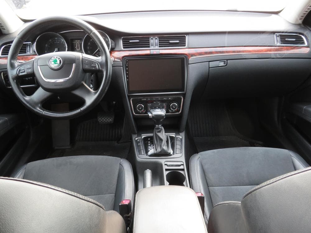 2011 Škoda SUPERB - 9