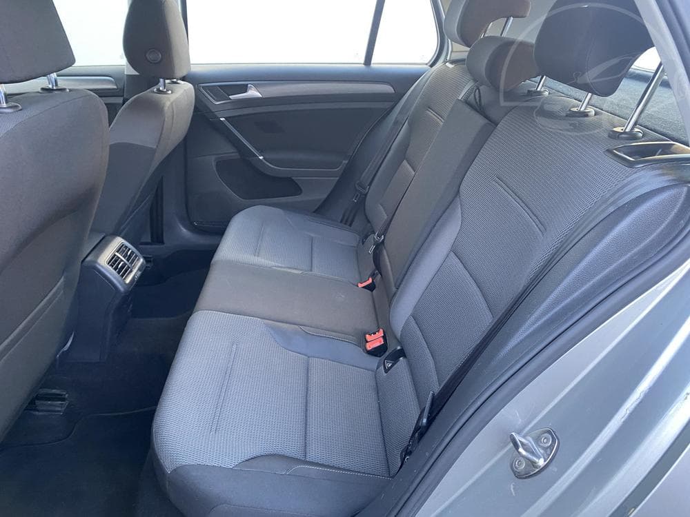 2013 Volkswagen Golf - 10