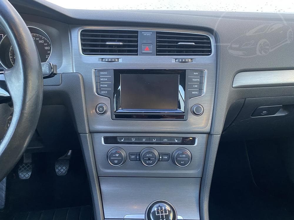 2013 Volkswagen Golf - 12