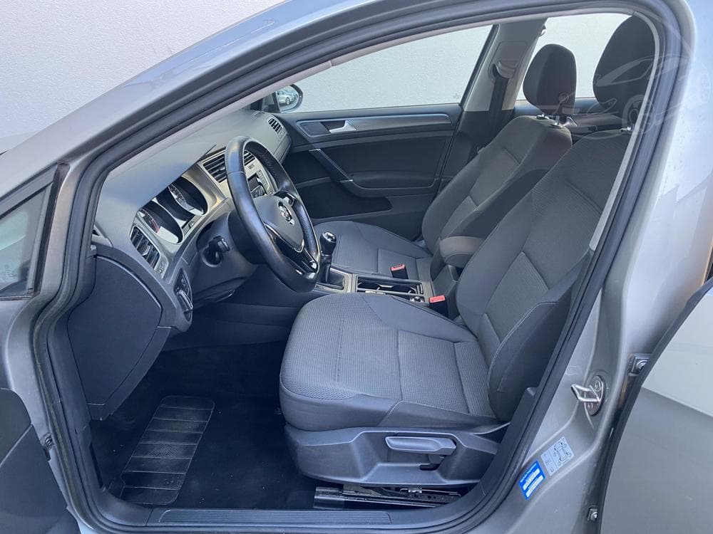 2013 Volkswagen Golf - 9