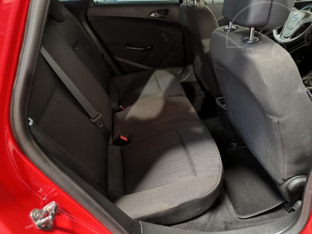 2011 Opel ASTRA - 11