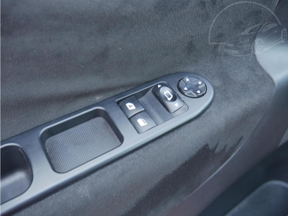 2010 Peugeot 207 - 11
