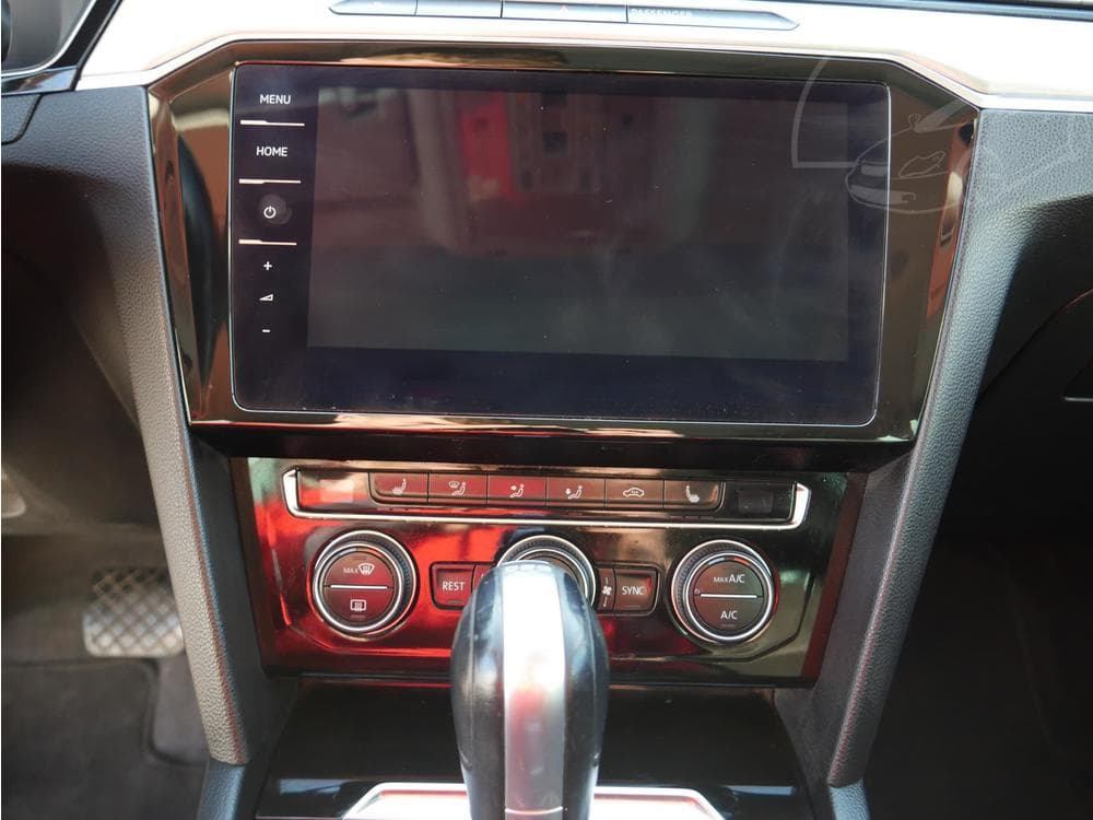 2018 Volkswagen PASSAT - 31