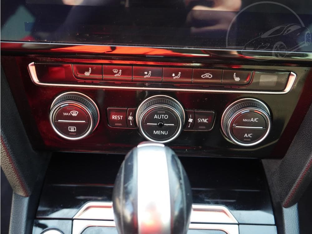 2018 Volkswagen PASSAT - 40