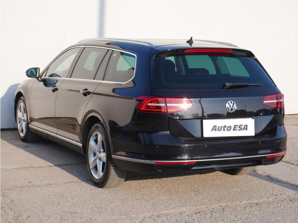 2018 Volkswagen PASSAT - 10