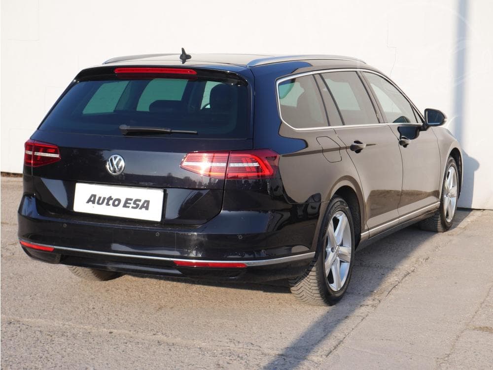 2018 Volkswagen PASSAT - 16