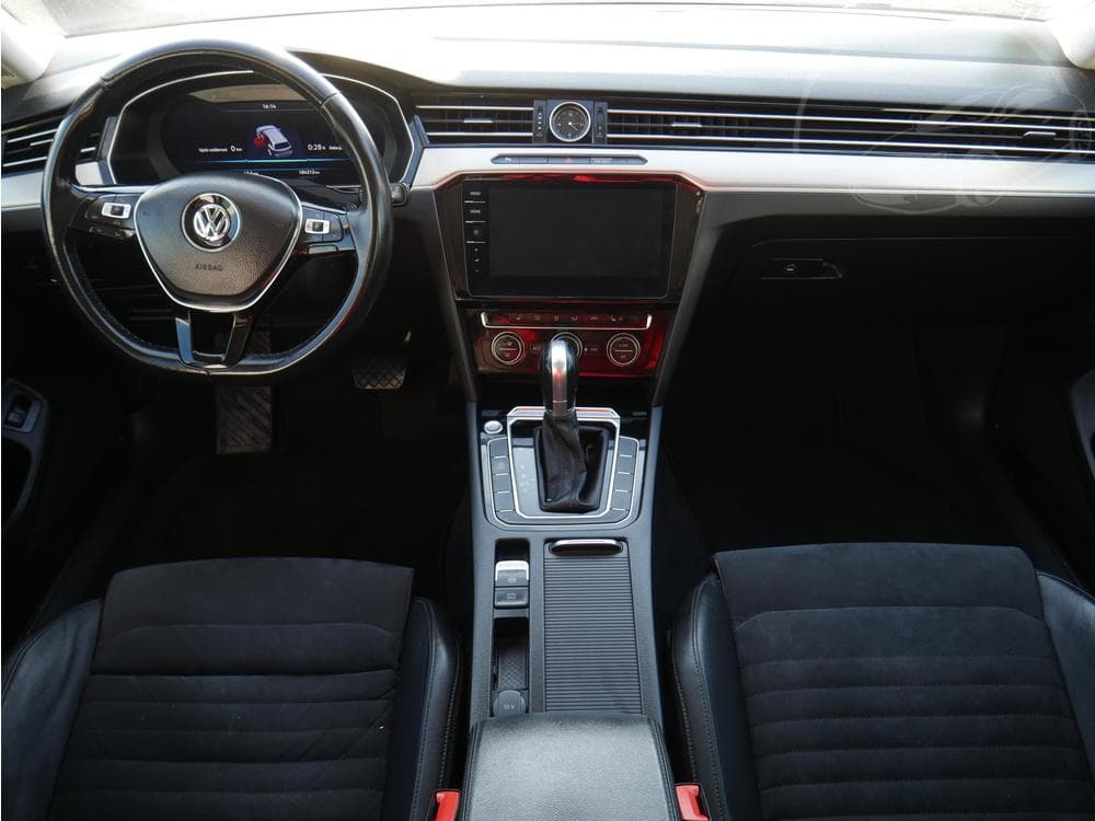 2018 Volkswagen PASSAT - 19