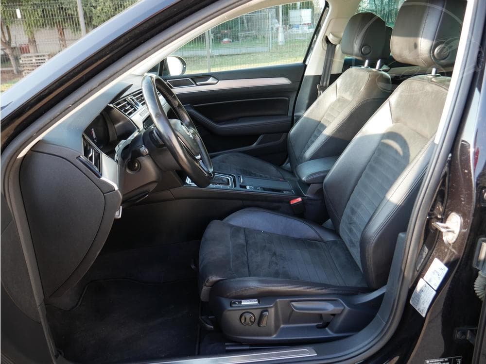 2018 Volkswagen PASSAT - 25