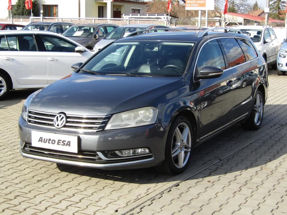 2012 Volkswagen PASSAT - 9