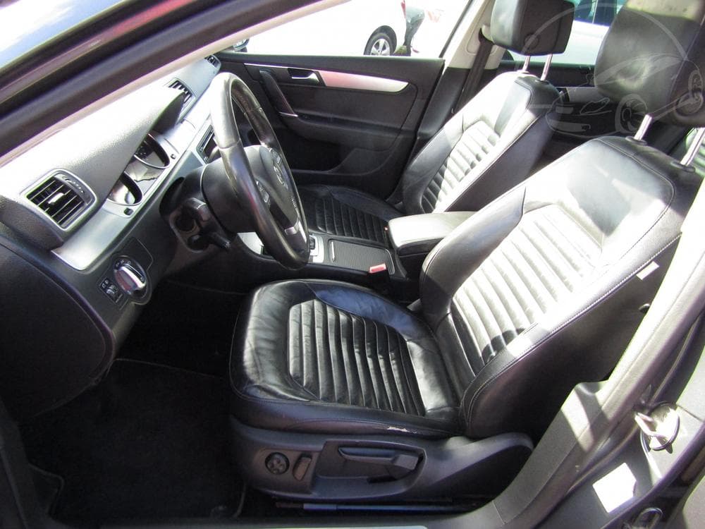 2012 Volkswagen PASSAT - 33