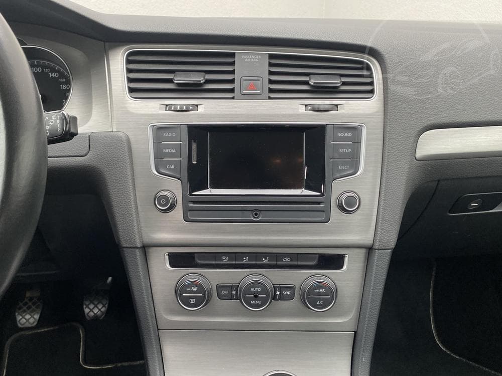 2015 Volkswagen Golf - 23