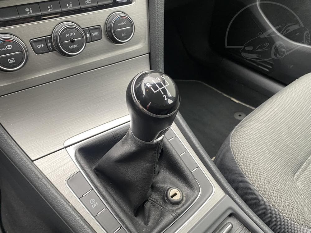 2015 Volkswagen Golf - 31