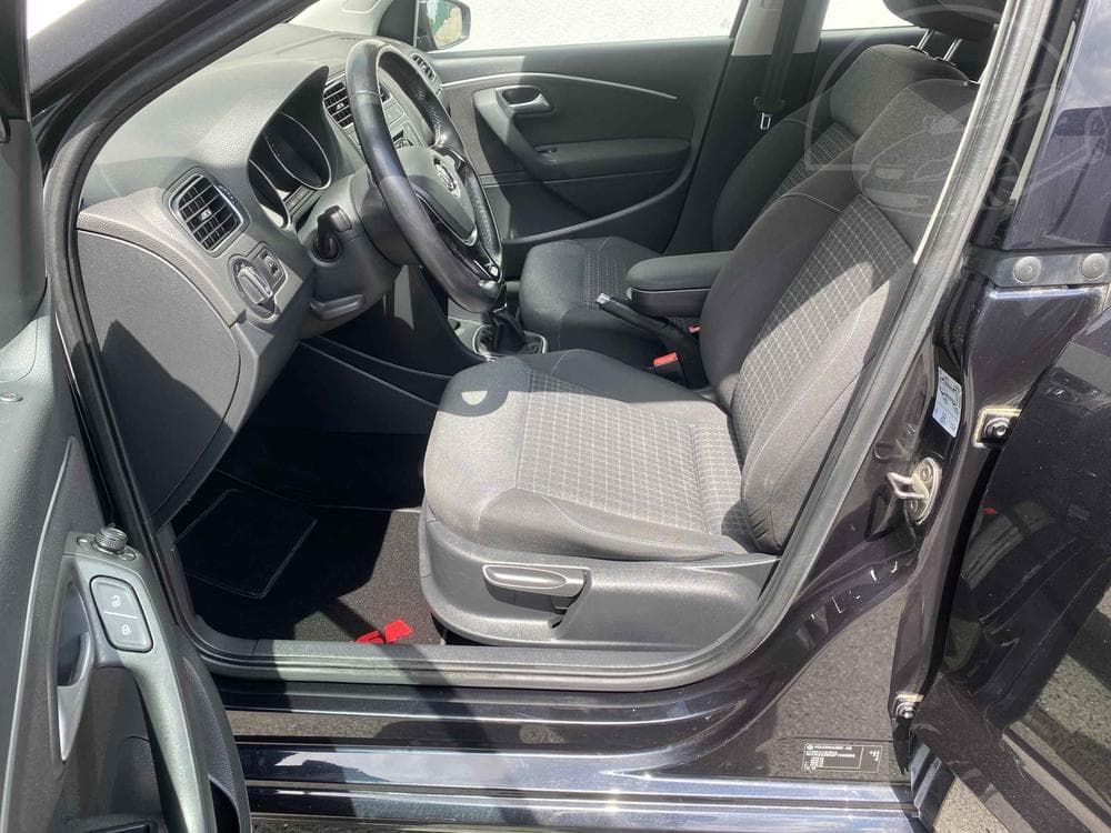 2015 Volkswagen POLO - 9