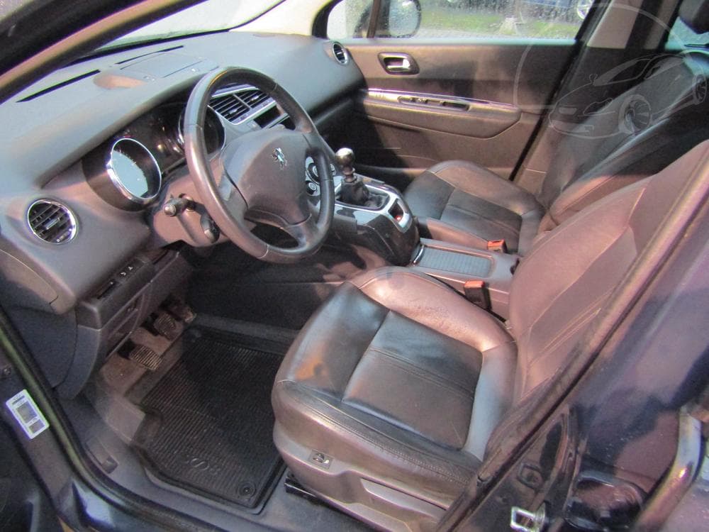 2011 Peugeot 5008 - 9