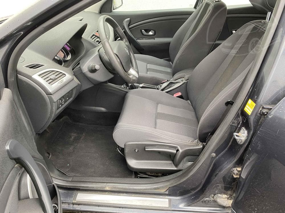 2010 Renault MEGANE - 9