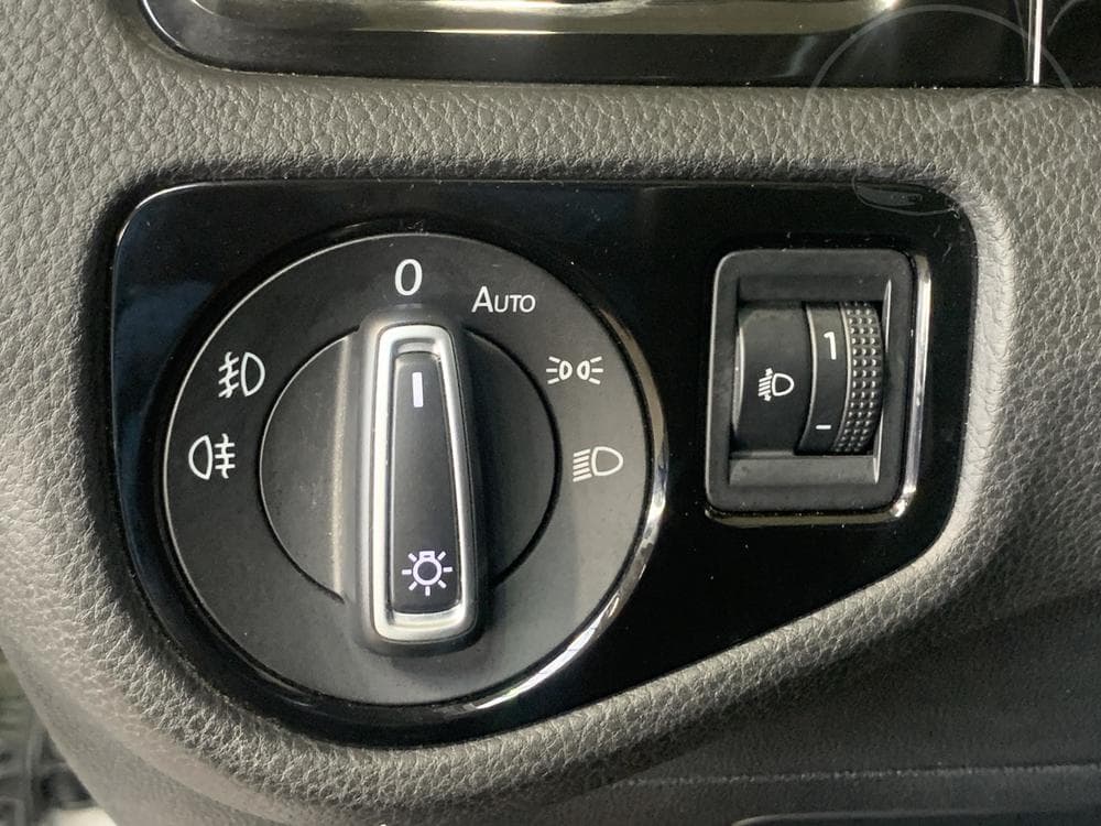 2014 Volkswagen Golf - 19